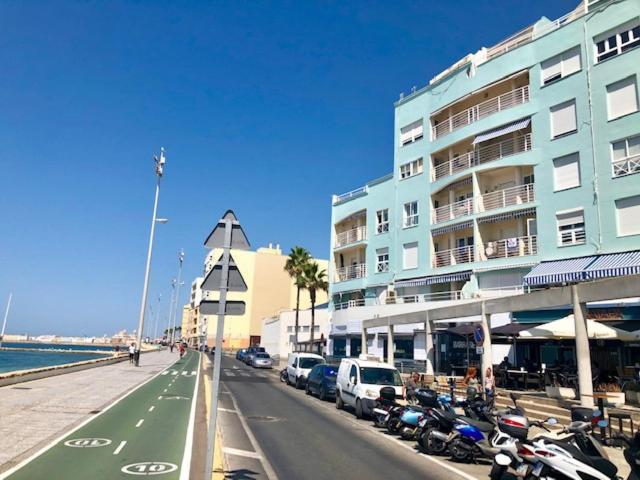 Gatu Premium Villa Isabel Terraza,Parking,1ºlinea Playa,Wifi,Vista Al Mar , Preferente Mayores De 25 Anos Y Familias Cadiz Ngoại thất bức ảnh