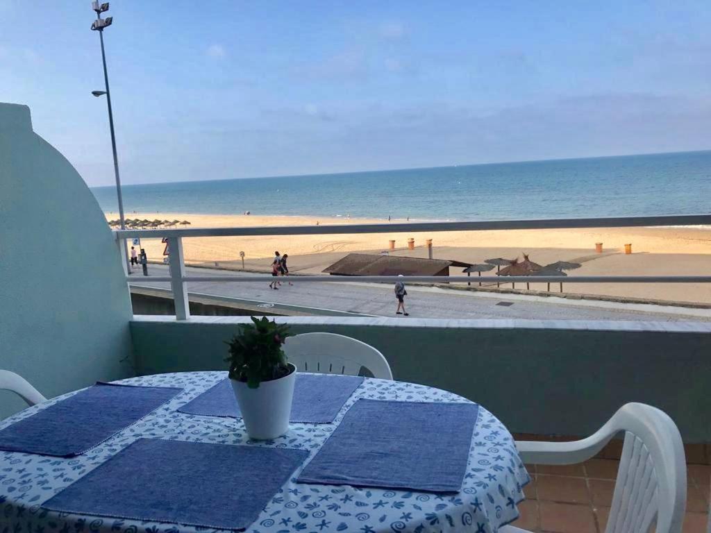 Gatu Premium Villa Isabel Terraza,Parking,1ºlinea Playa,Wifi,Vista Al Mar , Preferente Mayores De 25 Anos Y Familias Cadiz Ngoại thất bức ảnh