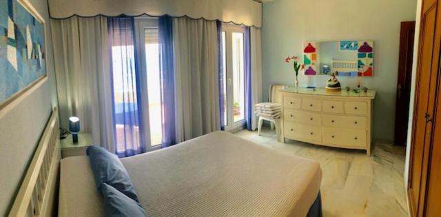 Gatu Premium Villa Isabel Terraza,Parking,1ºlinea Playa,Wifi,Vista Al Mar , Preferente Mayores De 25 Anos Y Familias Cadiz Ngoại thất bức ảnh